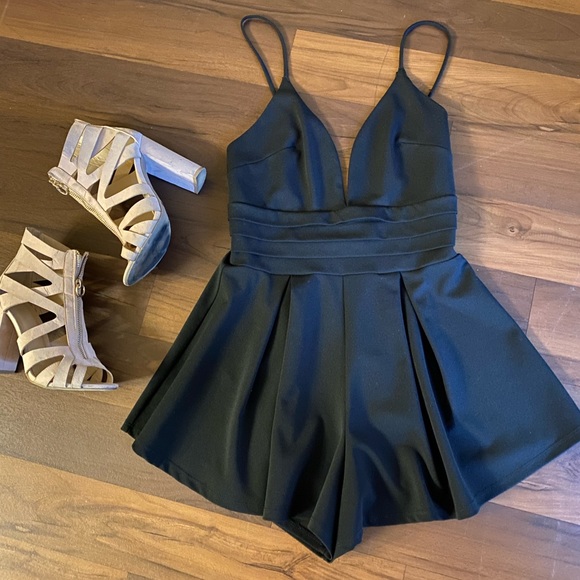 Cute black romper dress size small - Picture 5 of 5